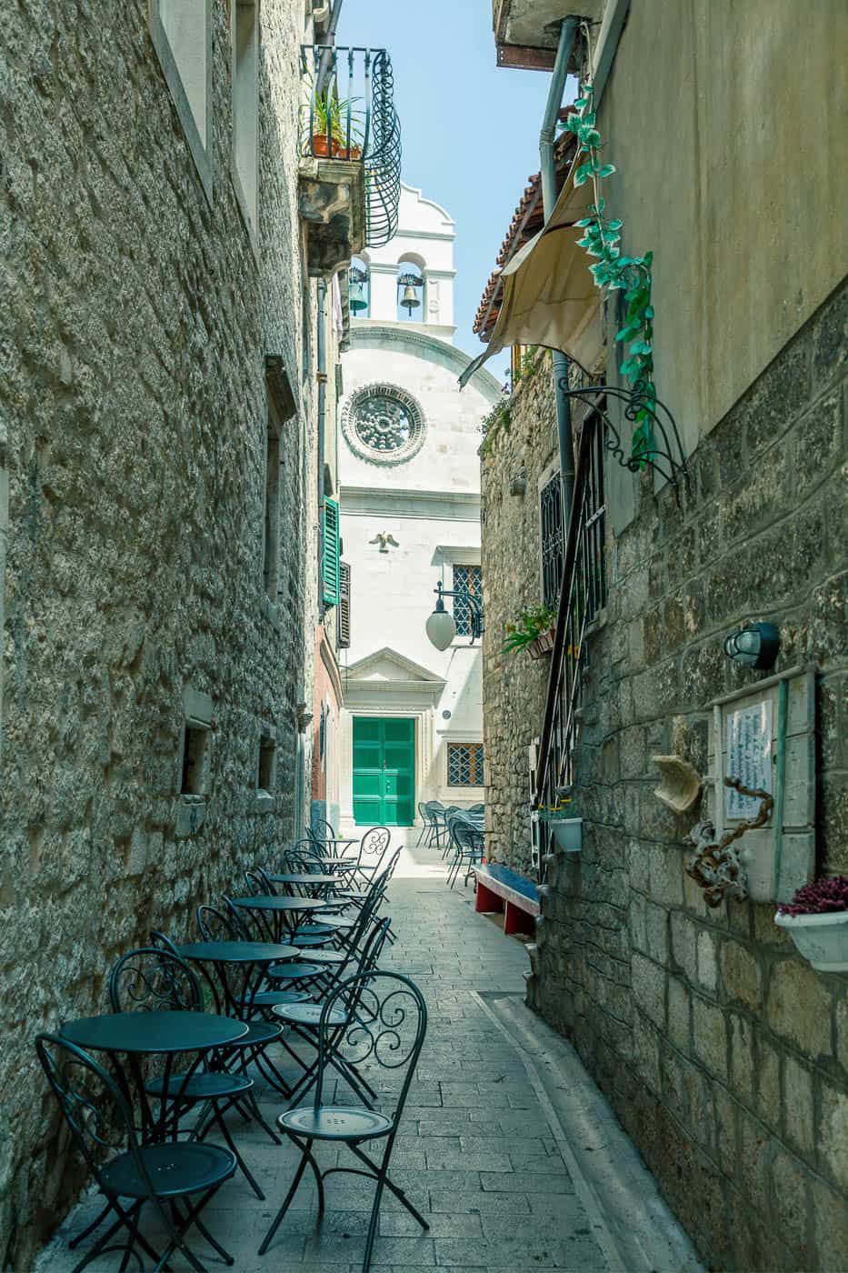 Zadar-schattig-straatje