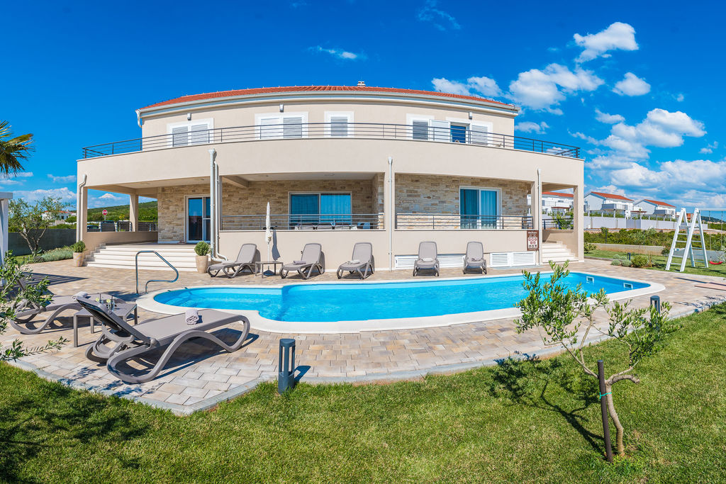 Villa-met-zwembad-Zadar
